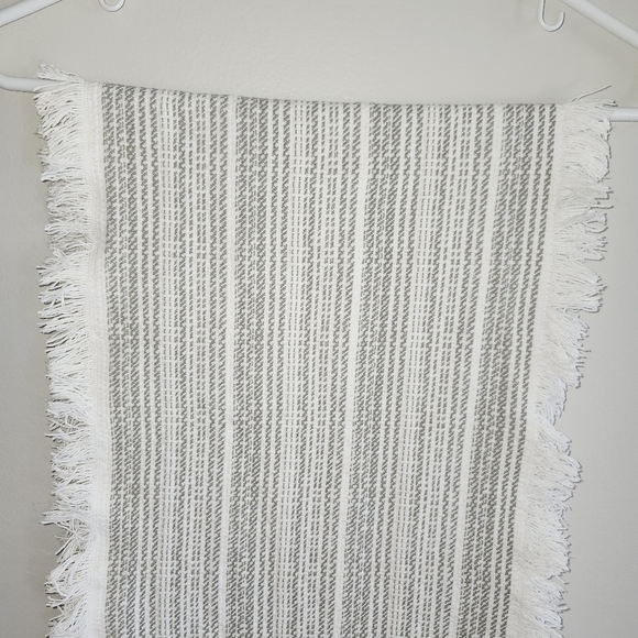 Elegant White and Gray Table Runner - Picture 2 of 4